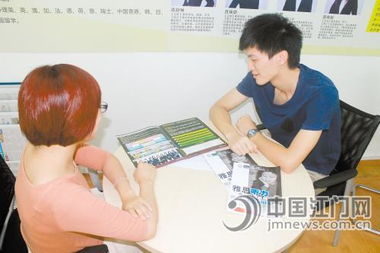 自費(fèi)出國留學(xué)中介機(jī)構(gòu)的轉(zhuǎn)型之路 從信息中介到留學(xué)專家